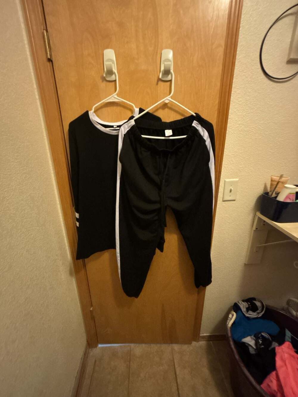 Women's Casual 2-Piece Long Sleeve Sweatshirt and Jogger Set with Side Stripes
